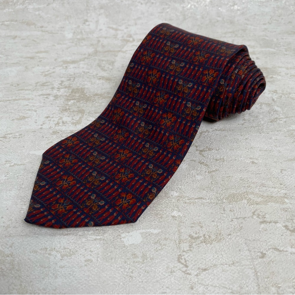 NWT Salvatore Ferragamo Navy Burgundy Red
Floral Marching Man Silk Tie.